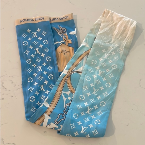 Louis Vuitton Silk Bag scarf - Picture 1 of 3